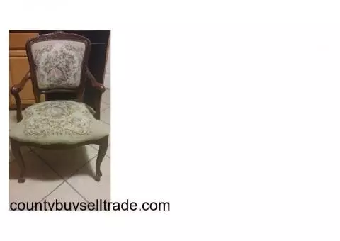 Antique style chair